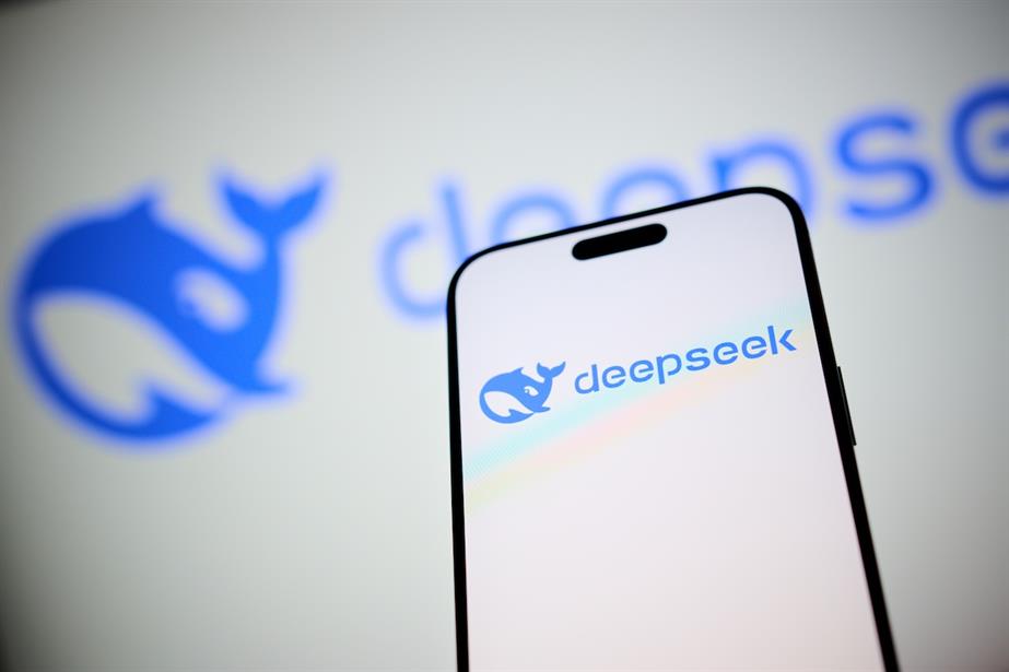 DeepSeek logo on smartphone (©GettyImages)